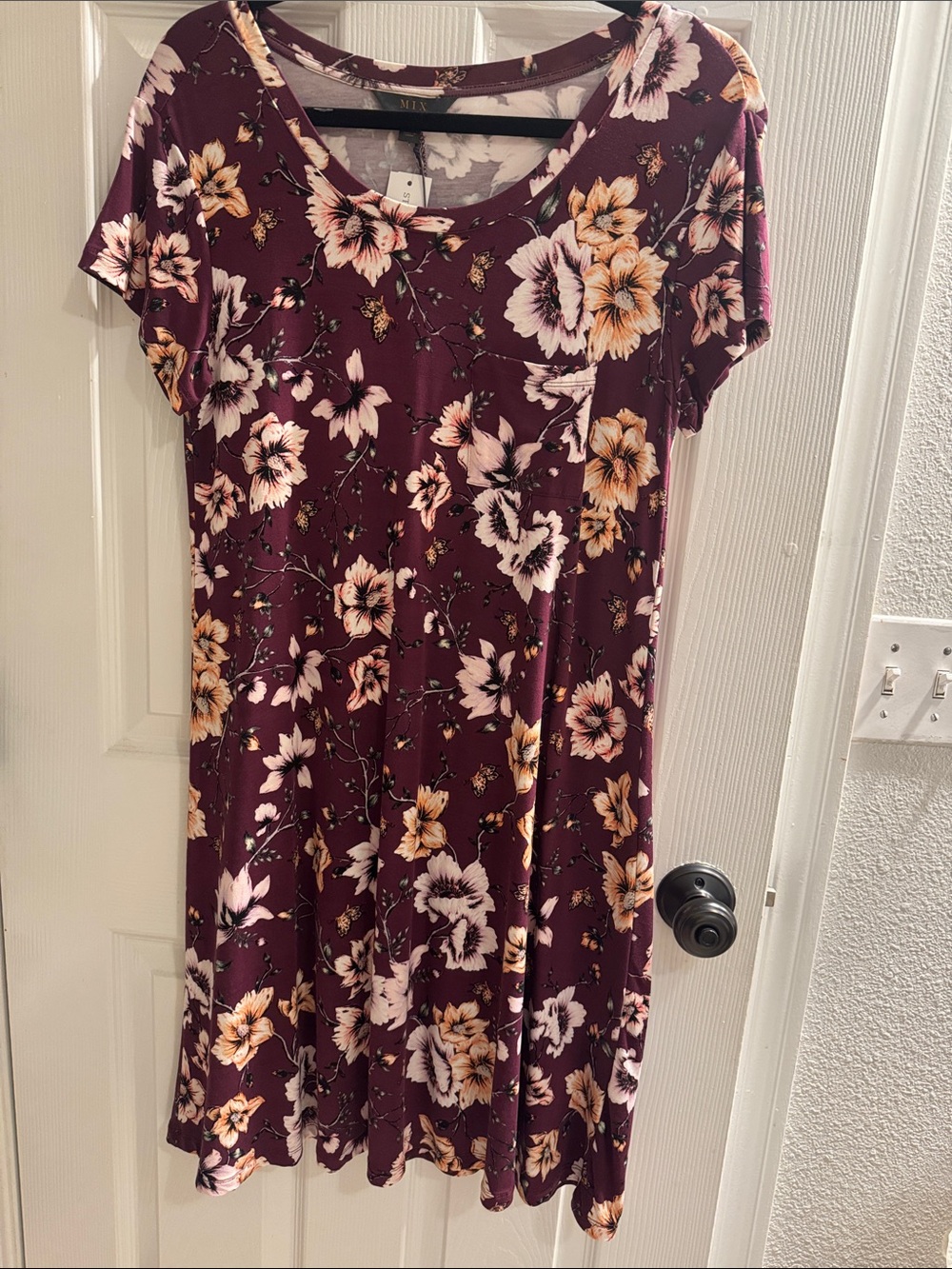 Floral Short-Sleeve Midi Dress in Plum by